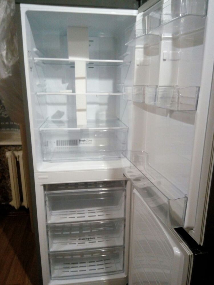 Продам холодильник LG новый