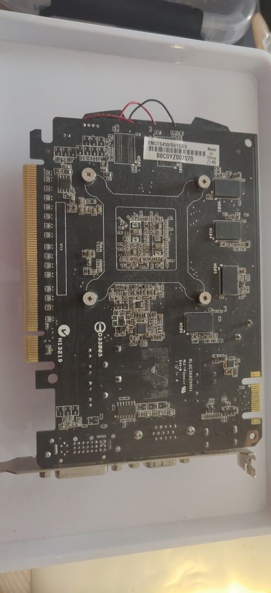 Placa gráfica ASUS GTS450 PCI express 1GB DDR3