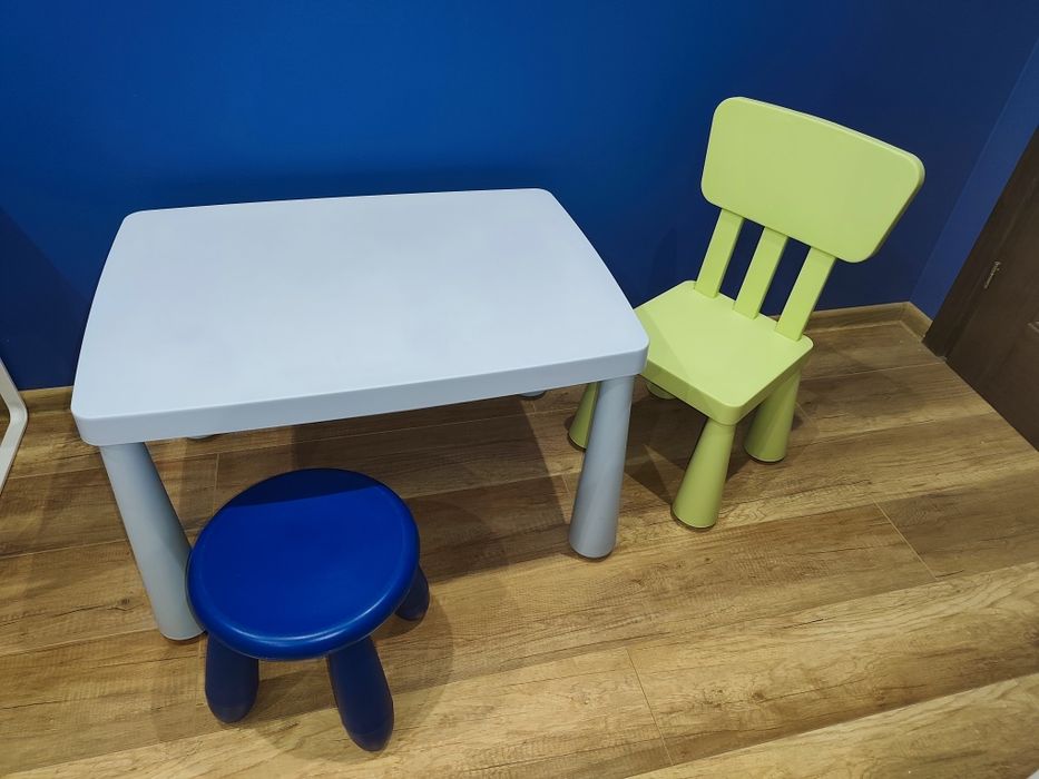 Zestaw Mamut IKEA stolik plus krzesełka