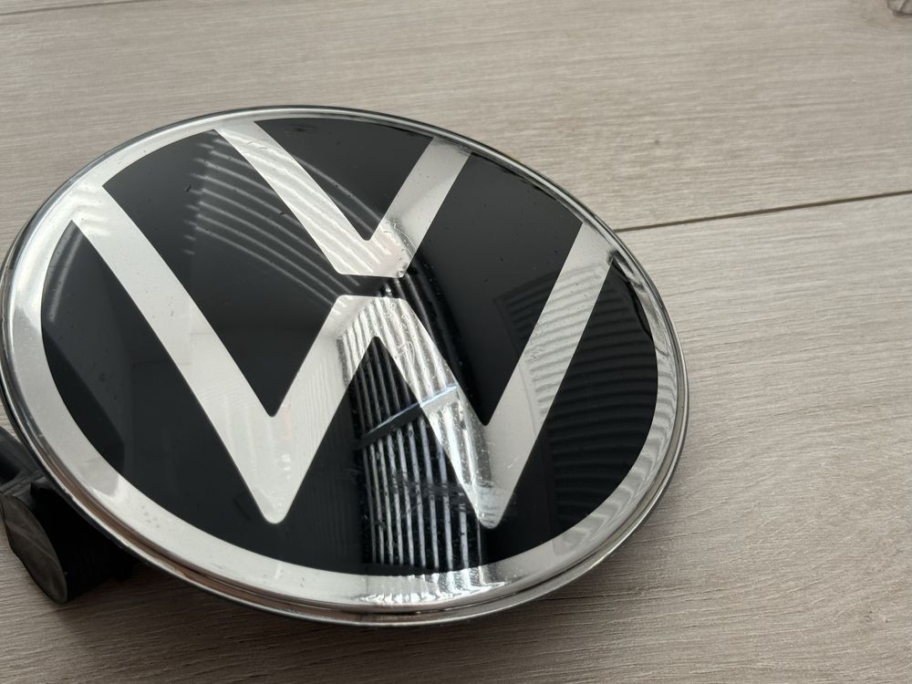 Емблема решітки радіатора /під радар дистроник Volkswagen Оригінал USA