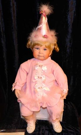 Кукла коллекционная фарфоровая  Особы День рождения от Донны Руберт