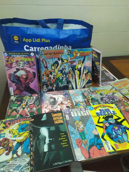Vendo Lote de   200 Comics americanos, diversos títulos e épocas