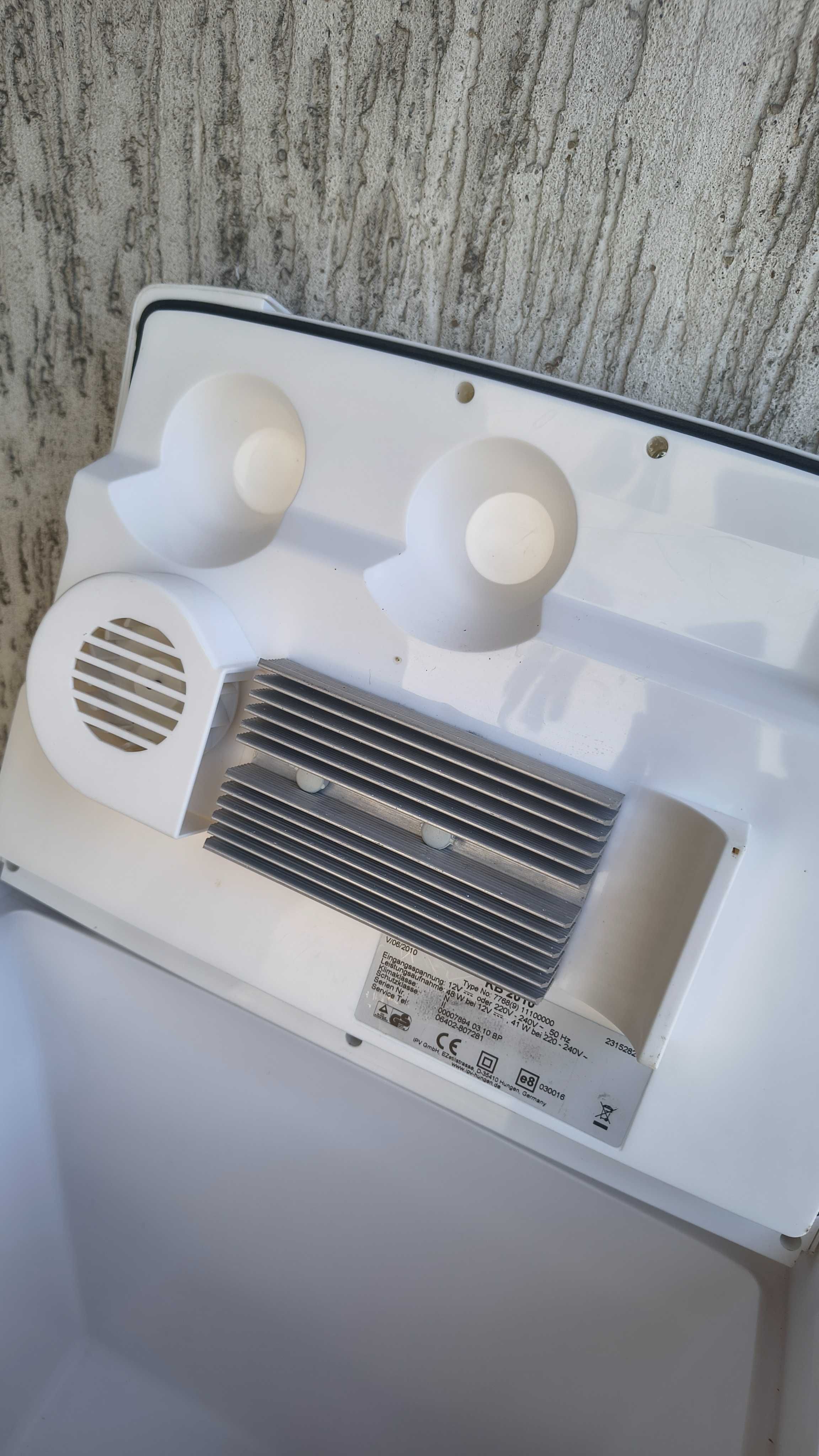 lodowka turystyczna na 220v i12v 30  litrow