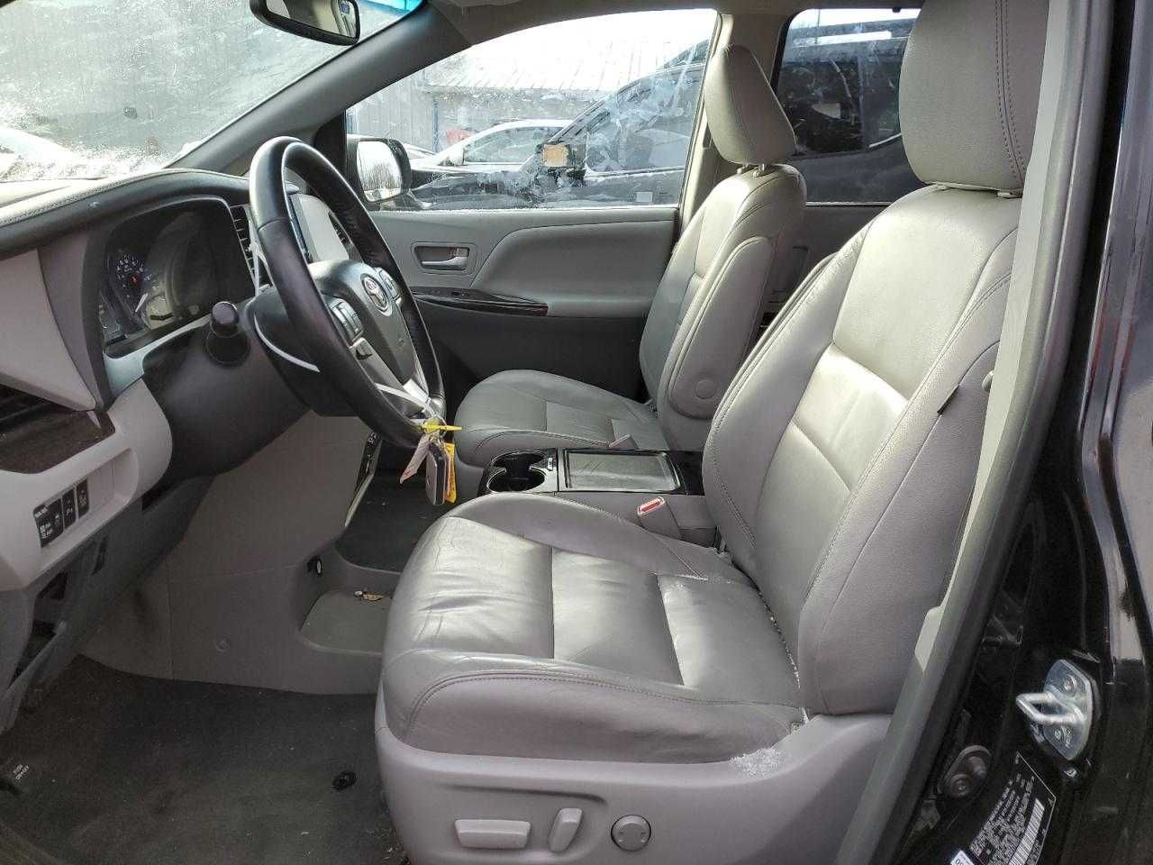 2015 Toyota Sienna XLE LOW PRICE