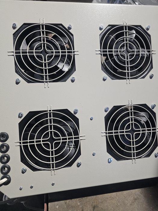 Chłodzenie szafy serwerowej