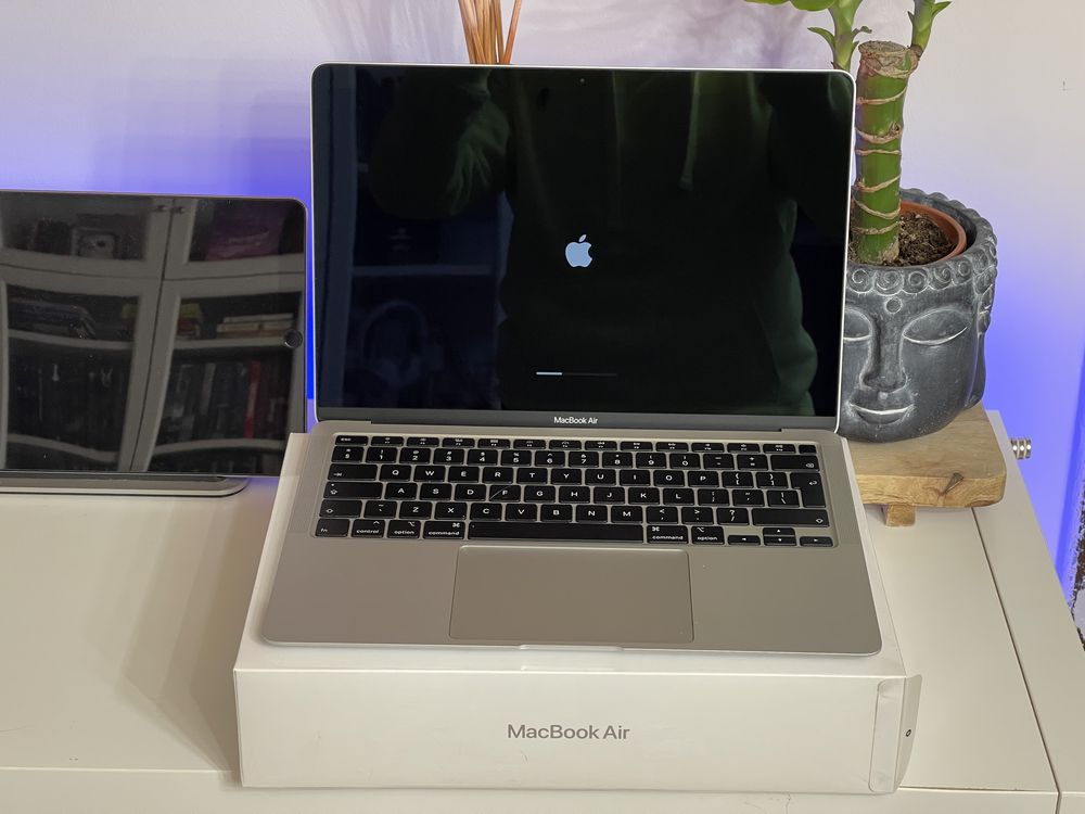 MacBook Air 13.3 2020 i5 Silver Mac Book Stan idealny bateria 19 cykli