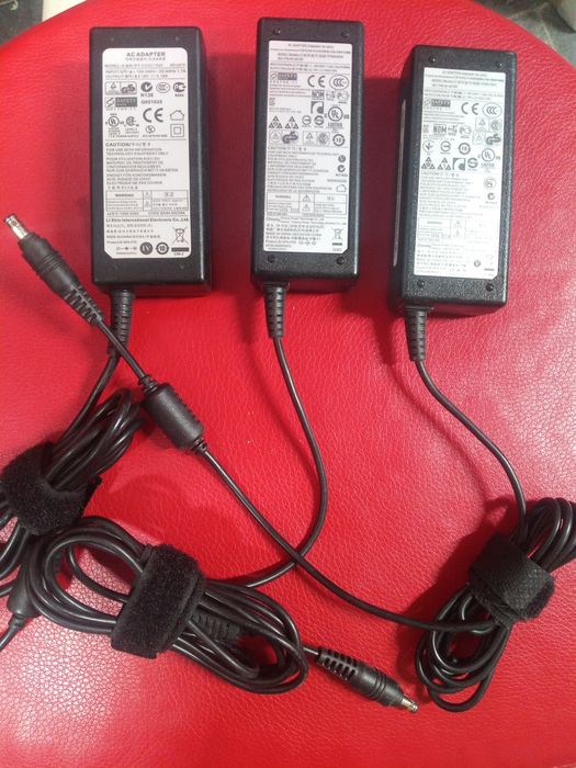 Електрошрот Samsung 5.5x3.0 блок живлення 19V 3.16A зарядний пристрiй