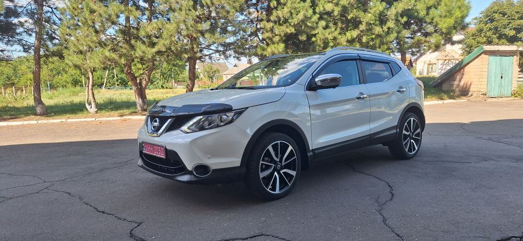 NISSAN Qashgai Tecna360 1.6диз. 96kv.130л.с 6-Ступка