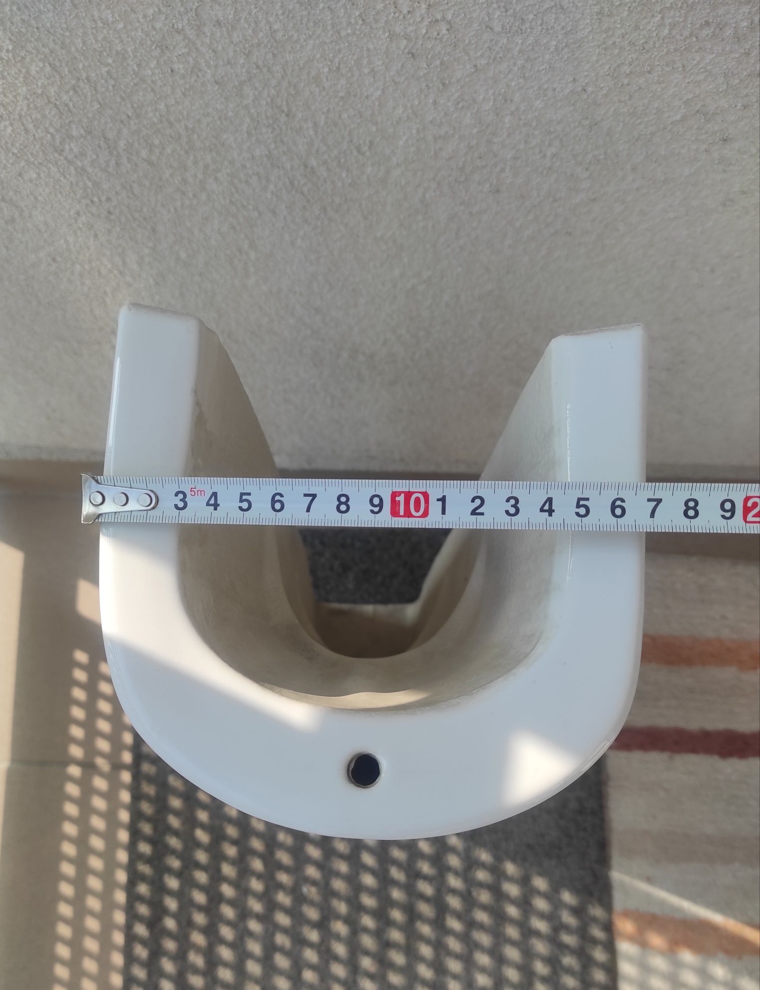 Stopa / noga pod umywalkę