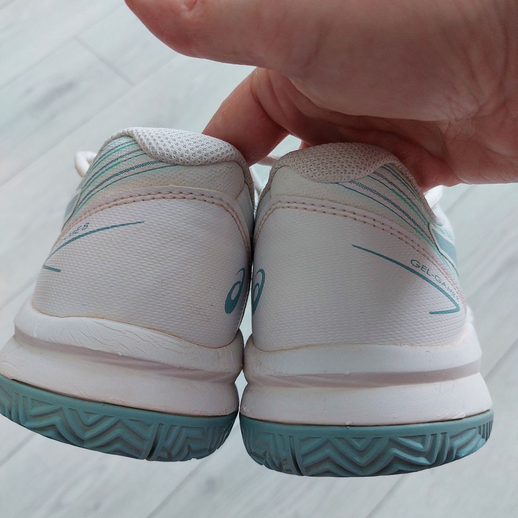 Красовки  Asics p.39.5