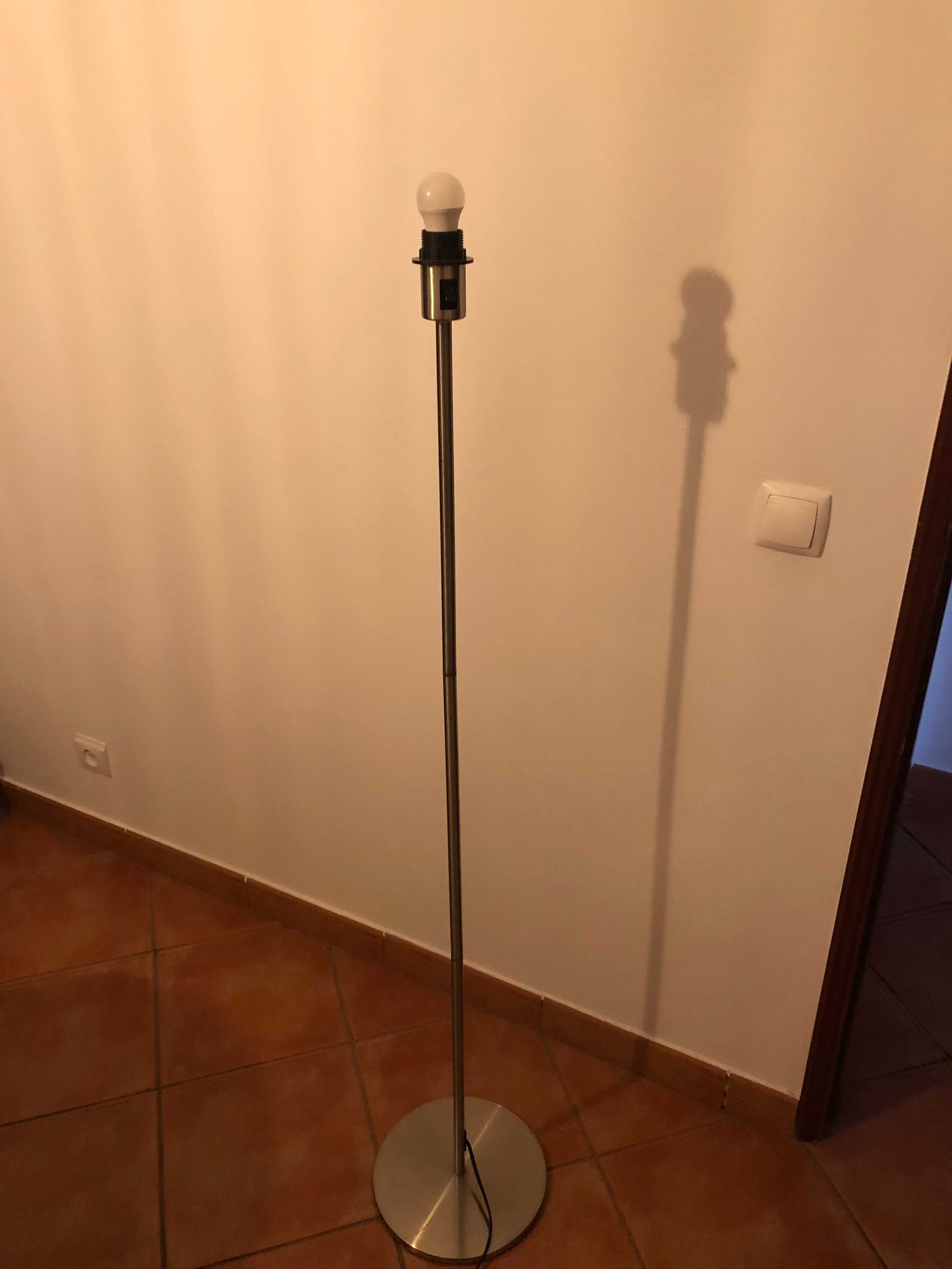 Candeeiro de Pé sem Abajur - Funcionar Perfeitamente