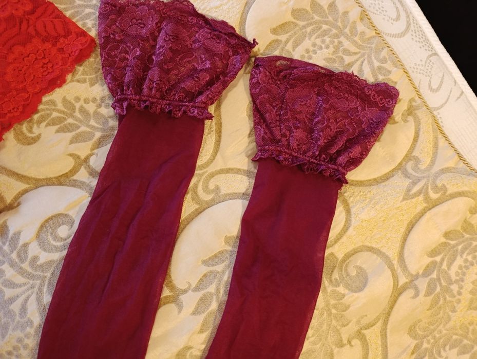 Bordowe pończochy plus majteczki figi czerwone