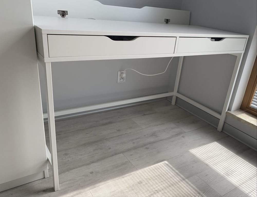 Białe biurko Alex Ikea 132 cm x 60 cm x 76,5 cm