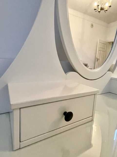 Biała toaletka Hemnes Ikea