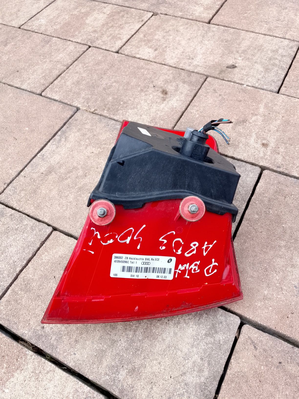 Lampa prawy tył w błotnik Audi A8 D3, 4E0945.096C