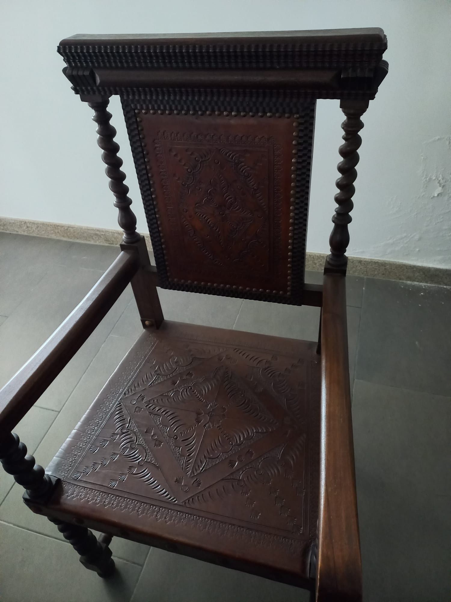 Conjunto de mobília antiga