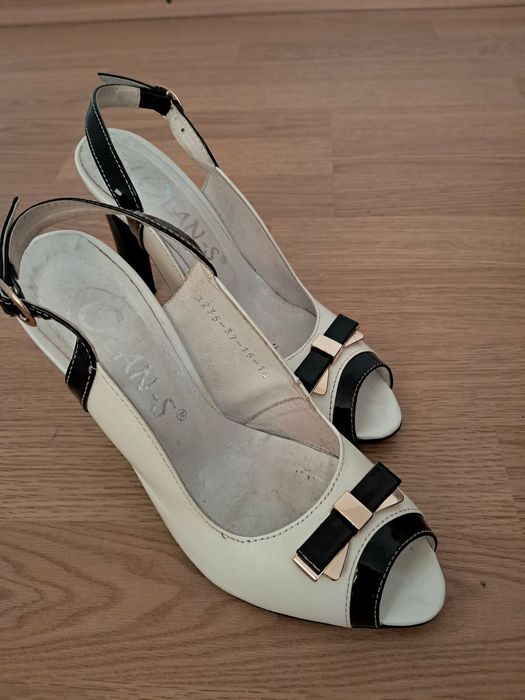 Босоніжки до свята 37р