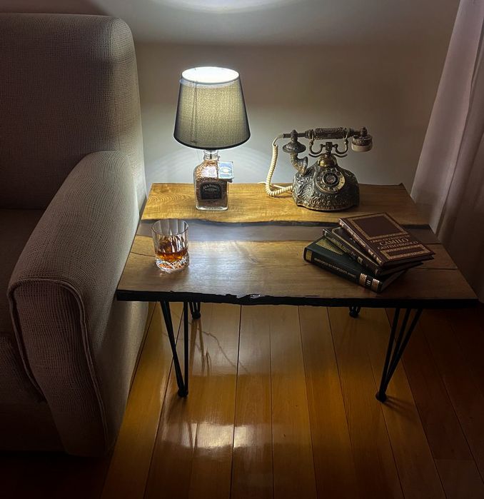 Mesa de apoio com resina epoxy