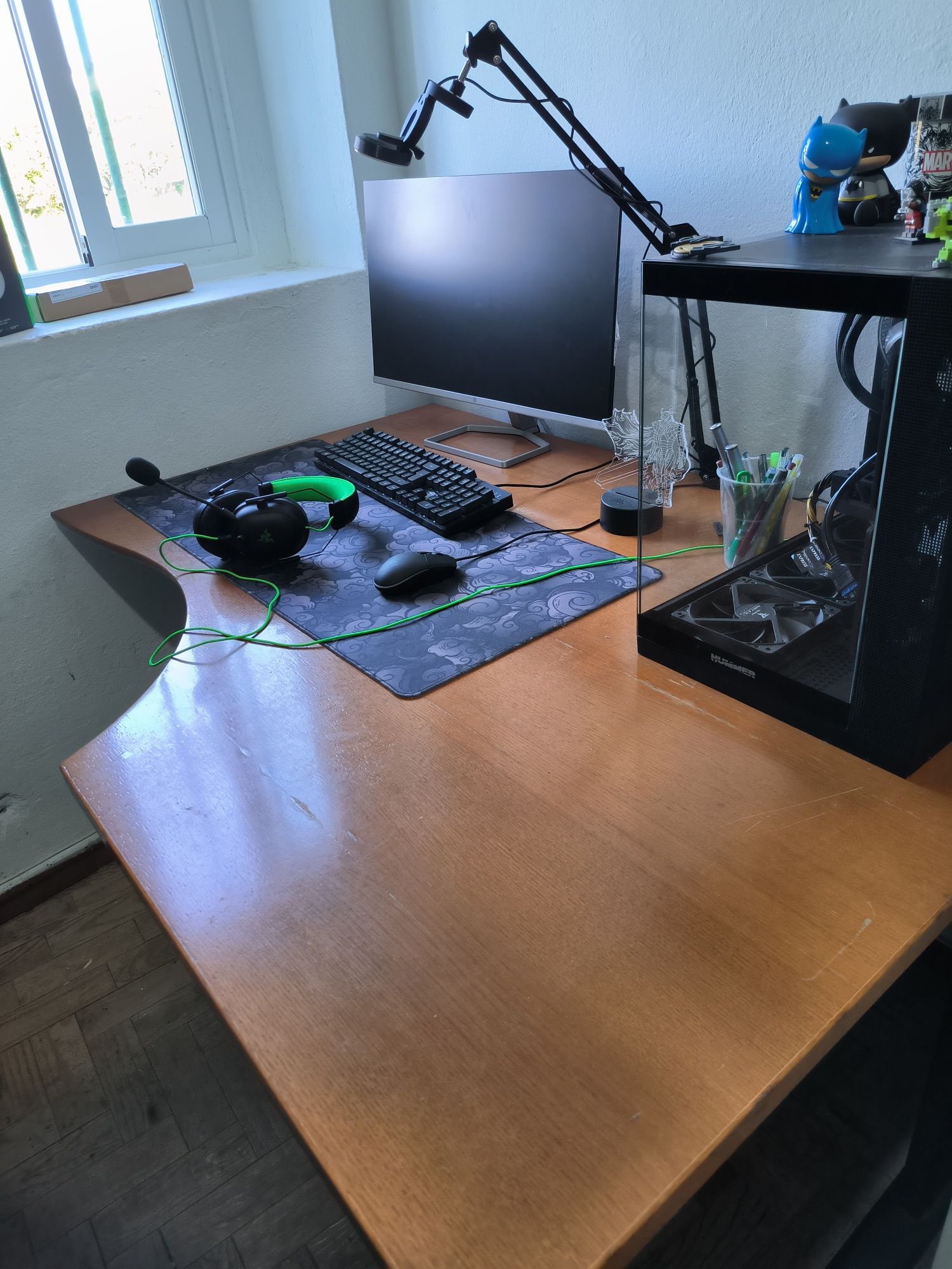 Mesa de escritório com calha para cabos  140x100x70
