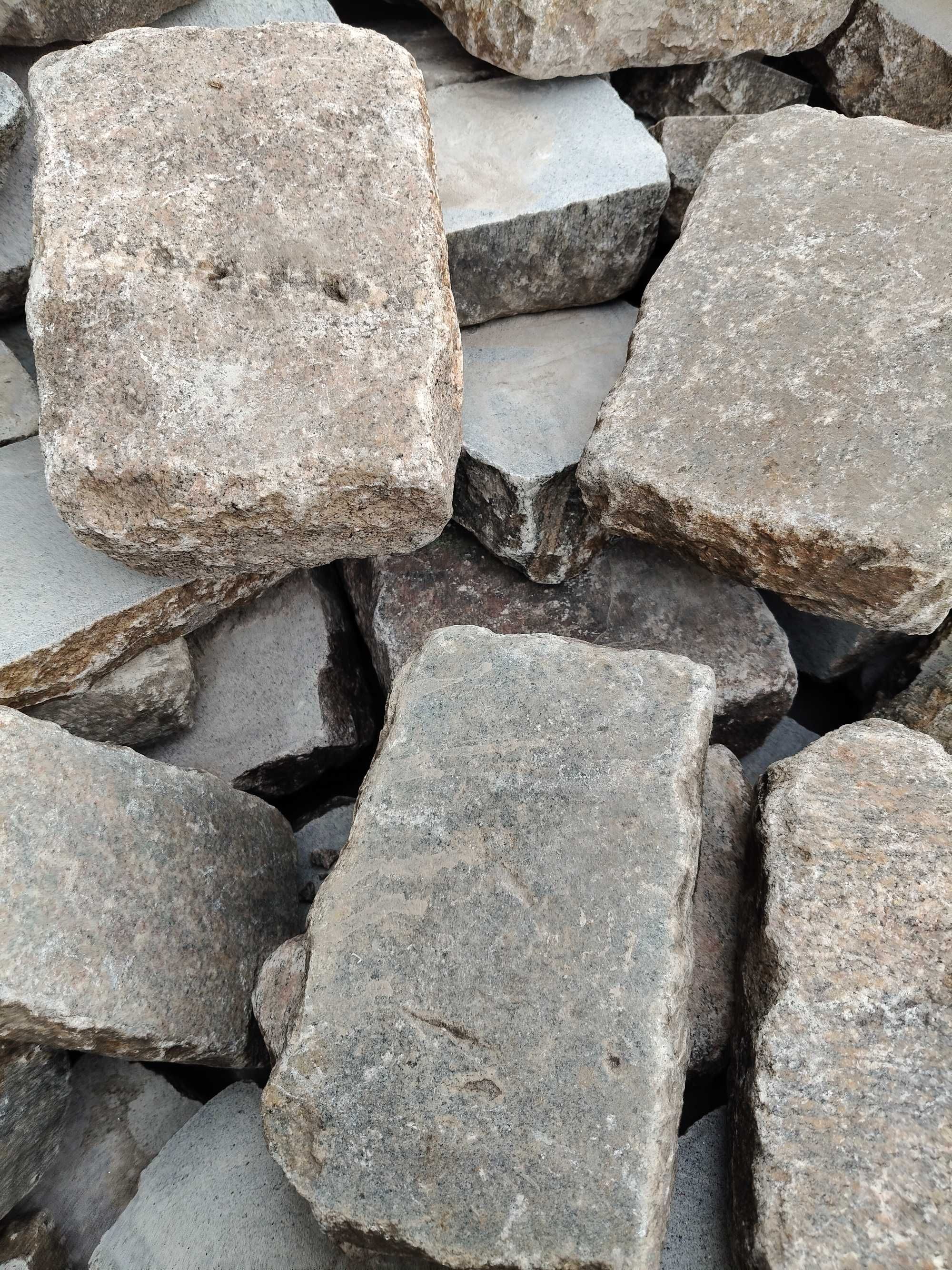 Kamień cięto łupany starobruk  , antyczny