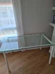 Mesa com tampo de vidro