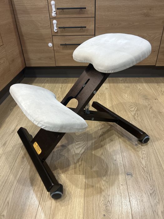 Klęcznik, fotel klęczący, klękosiad, krzesło ergonomiczne