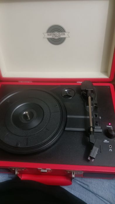 Gira discos imbutido numa mala