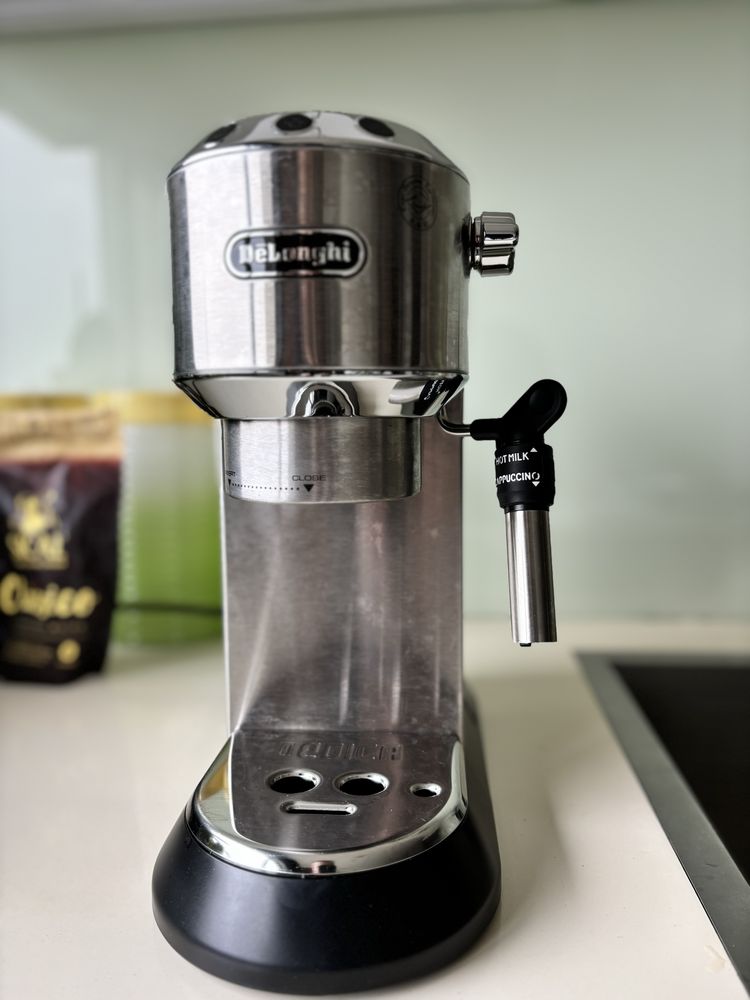 Máquina Café DeLonghi Dedica