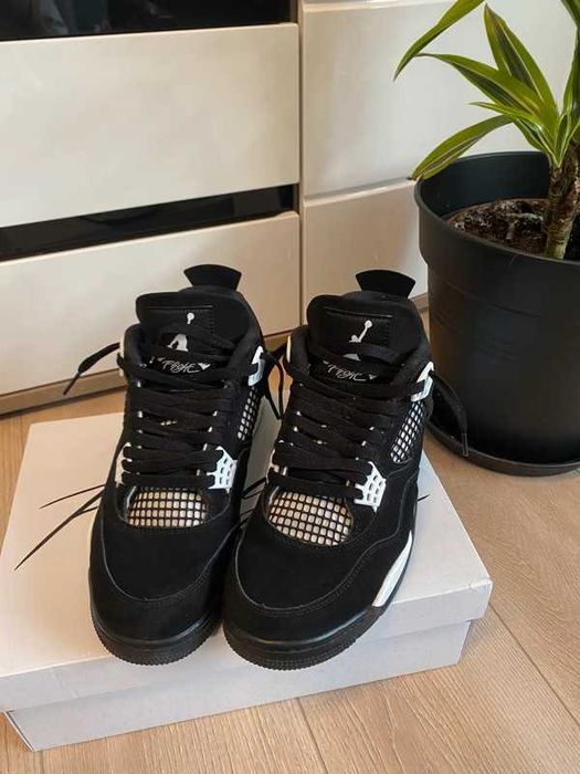 Buty Trampk Jordan 4 Retro Thunder White R.42