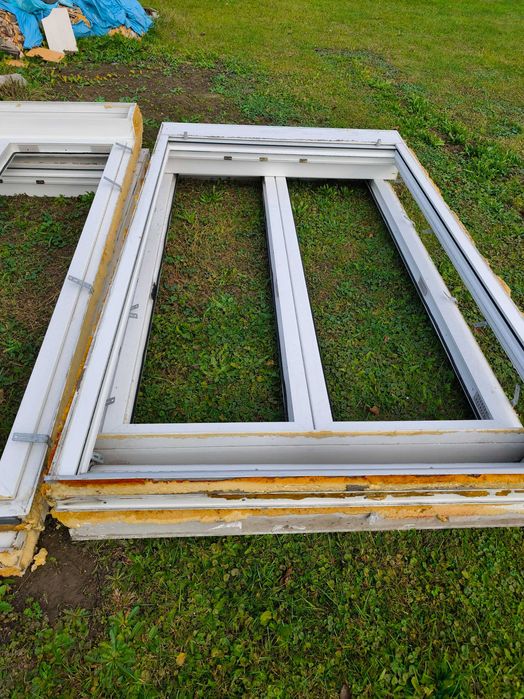 Okna i Dżwi balkonowe PVC  3-Szyby,roleta,białe używane.