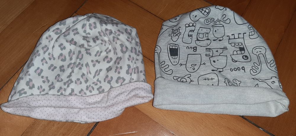 Czapeczki na ok 9-18 m-ce 9 sztuk
