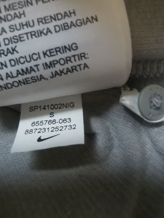 Bluza Nike r. S Asymetryczna, z tyłu dłuższą, zapinana na zamek