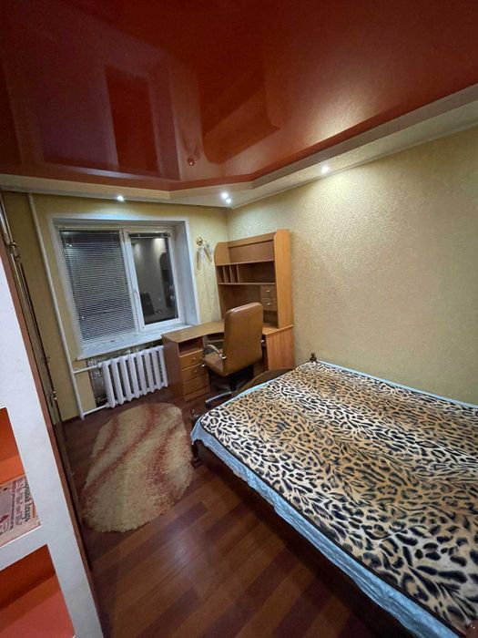 Продается 2-комнатная квартира в центре города.