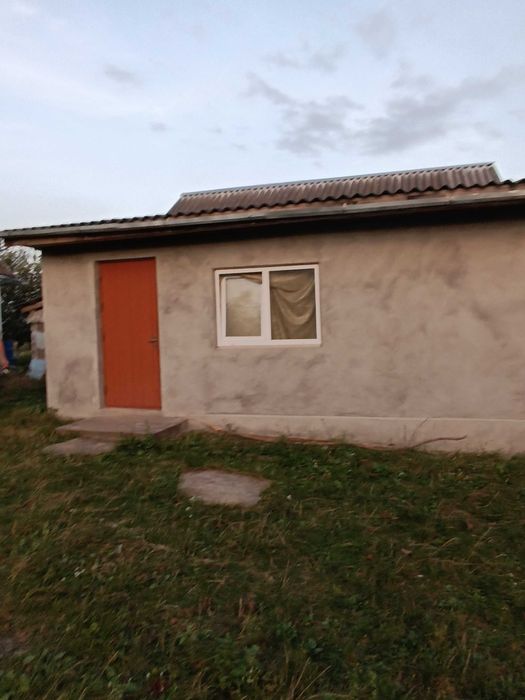 Два невеликих будинки  під дачу