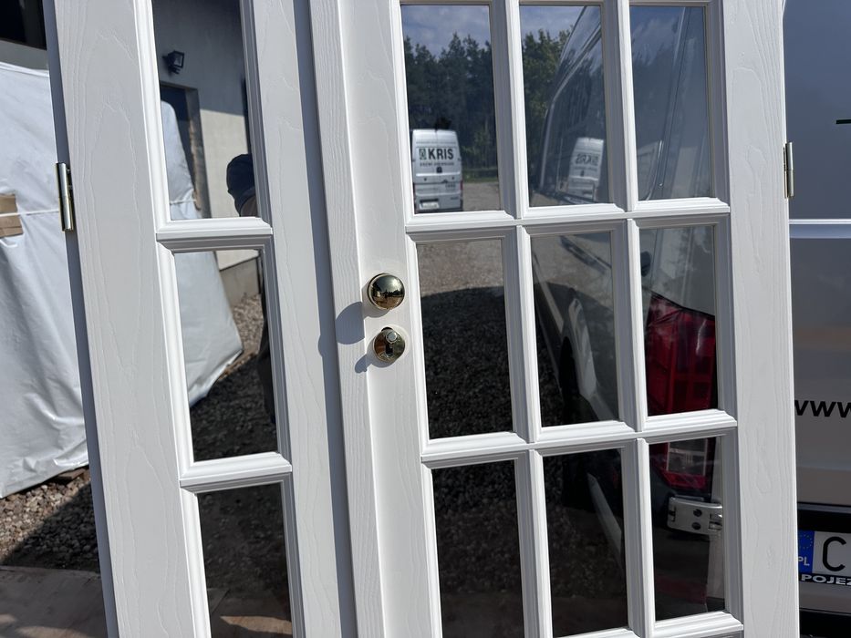 Drzwi wewnętrzne drewniane dwuskrzydłowe białe szpros Montaż c Polska