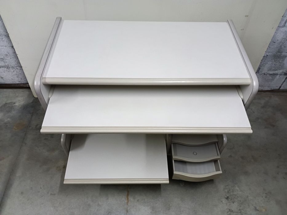 Secretaria multifuncional em madeira lacada branco.
Medidas: 96/80/50c