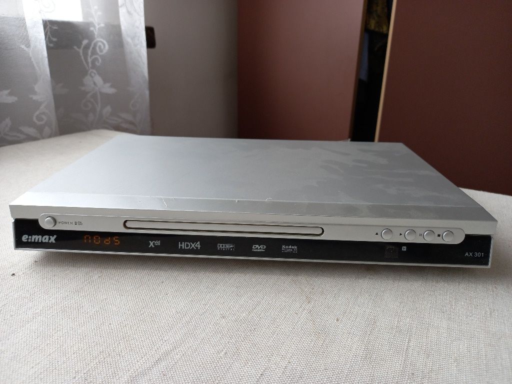 Odtwarzacz DVD AX301