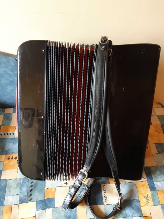 Sprzedam włoski akordeon 120 basowy strój: 16+8+8+8