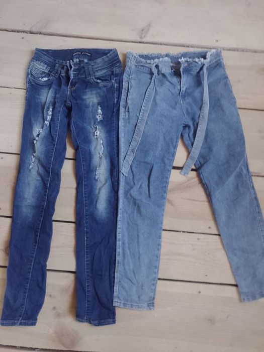 Віддам безкоштовно багато одягу, взуття.