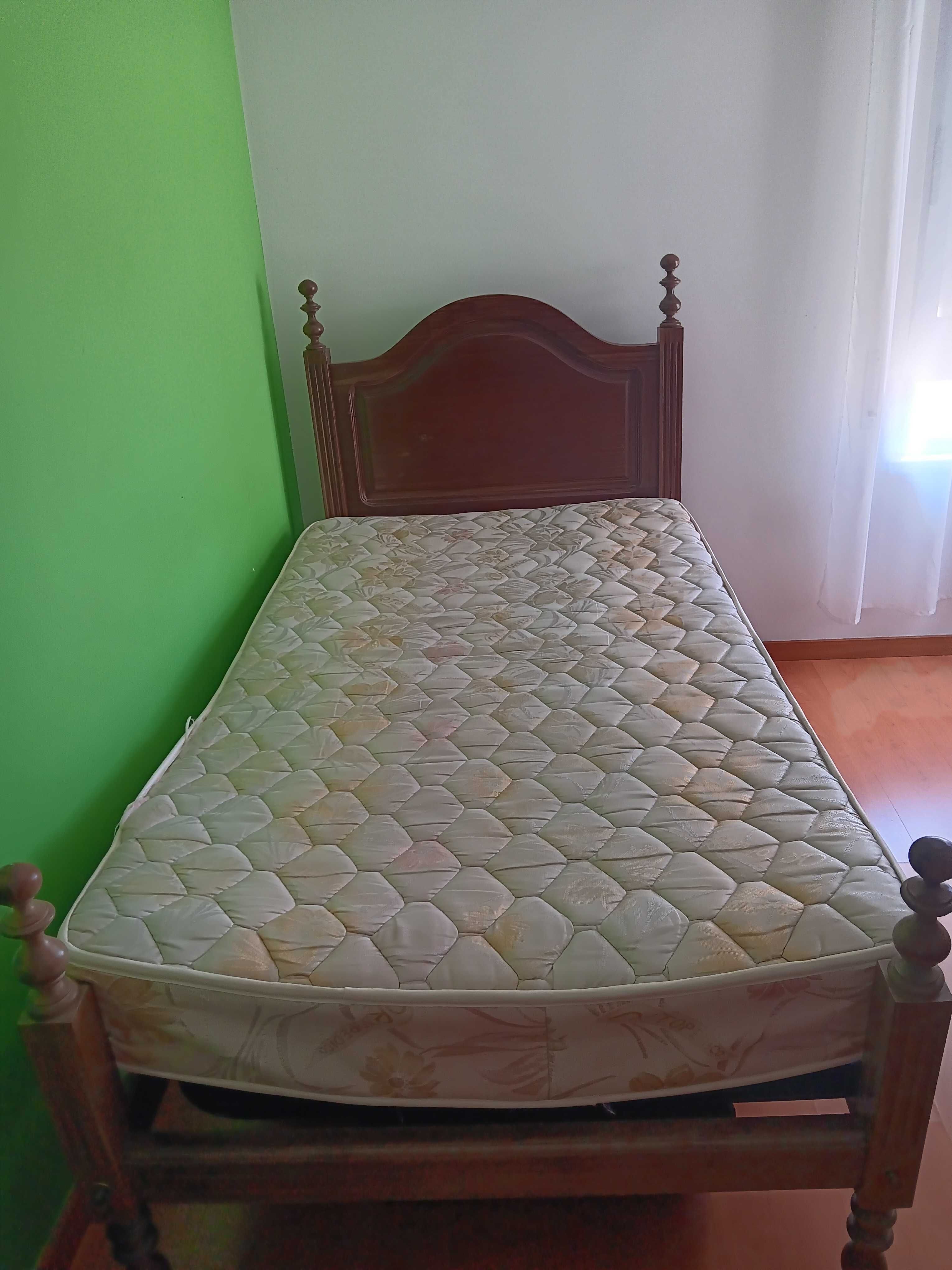 Cama com colchão