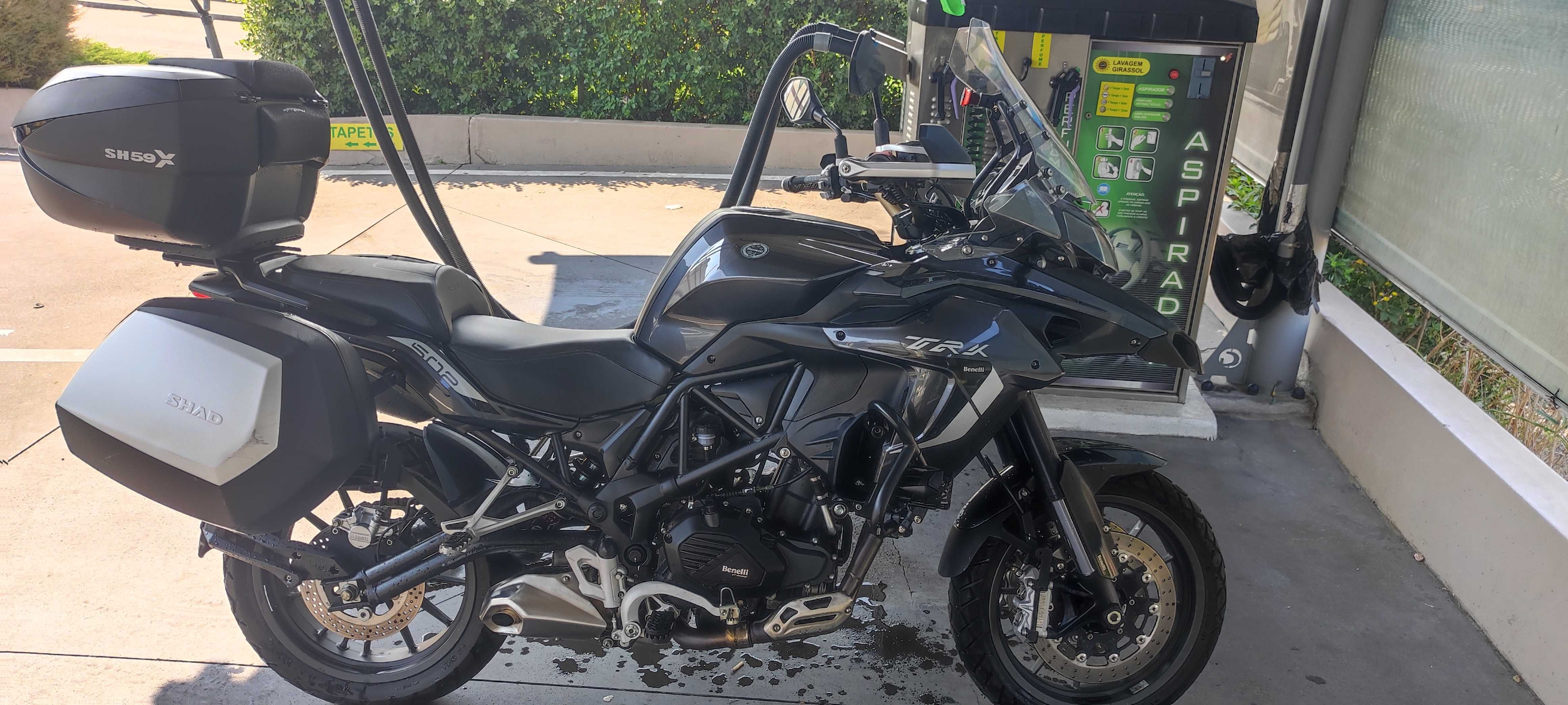 Benelli trk 502 com 3 malas shad do ano de 2020