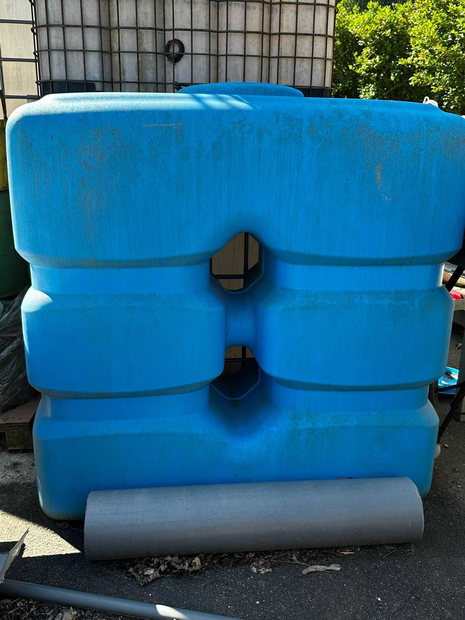 Reservatório com tampa 750L