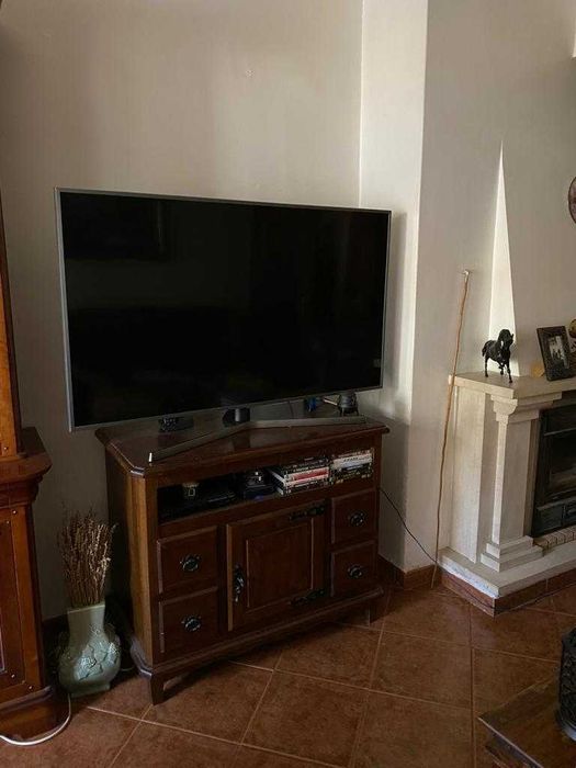 Móvel de Tv em Carvalho /Artesanal / 1 ano e meio de uso - Como novo