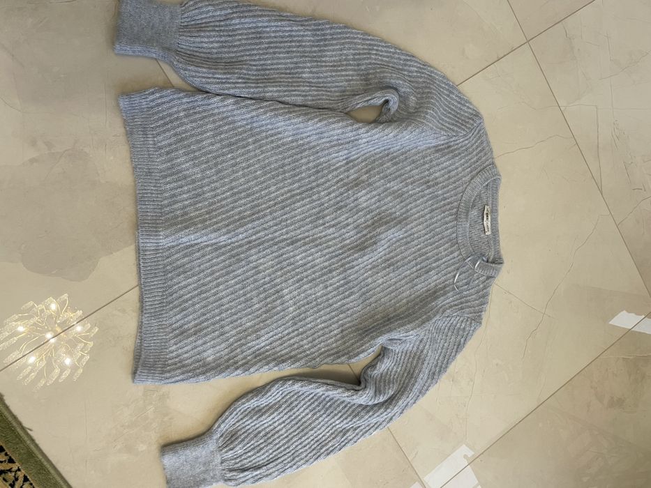 Светер жіночий