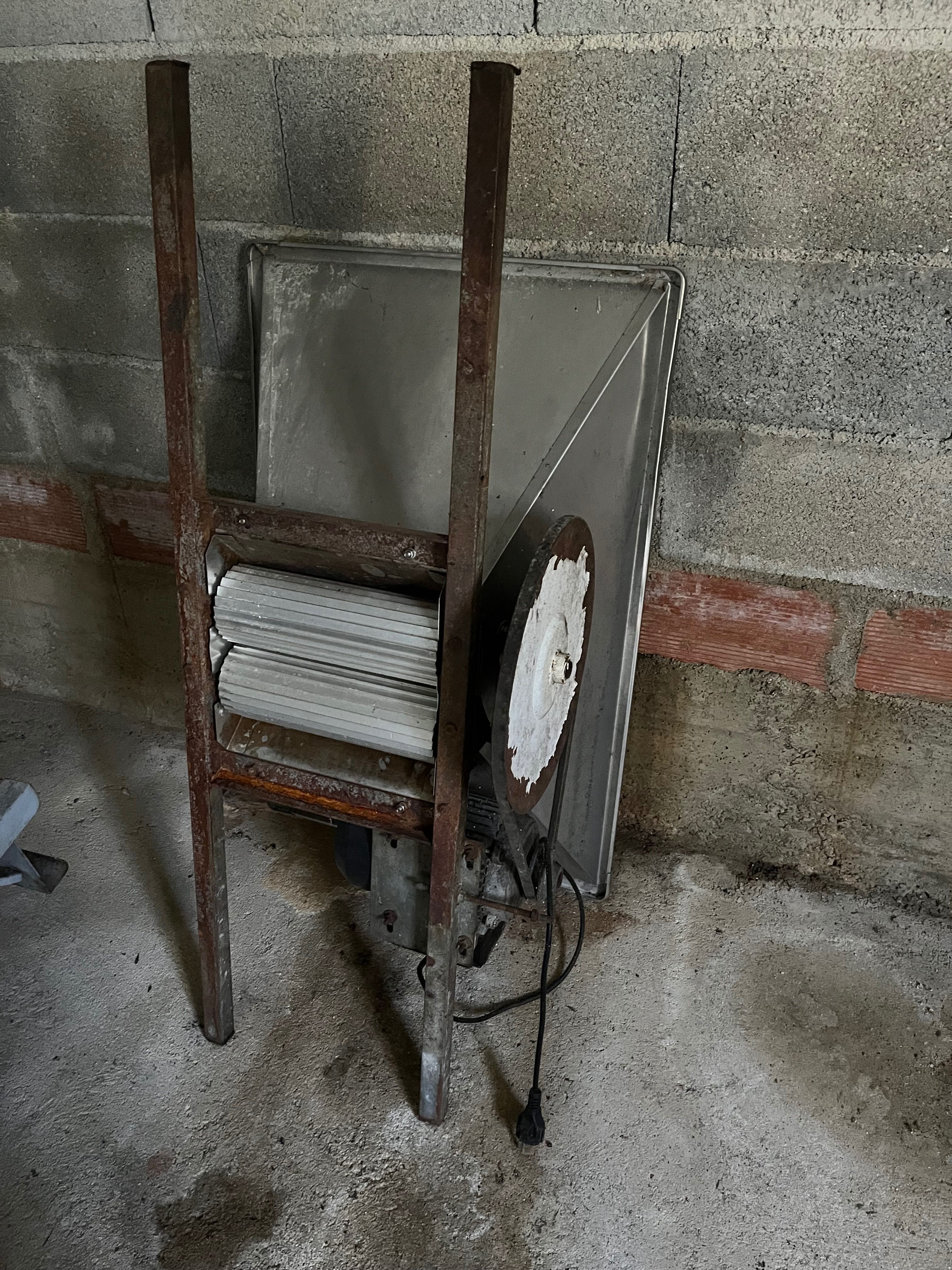 Espremedor de uvas eléctrico
