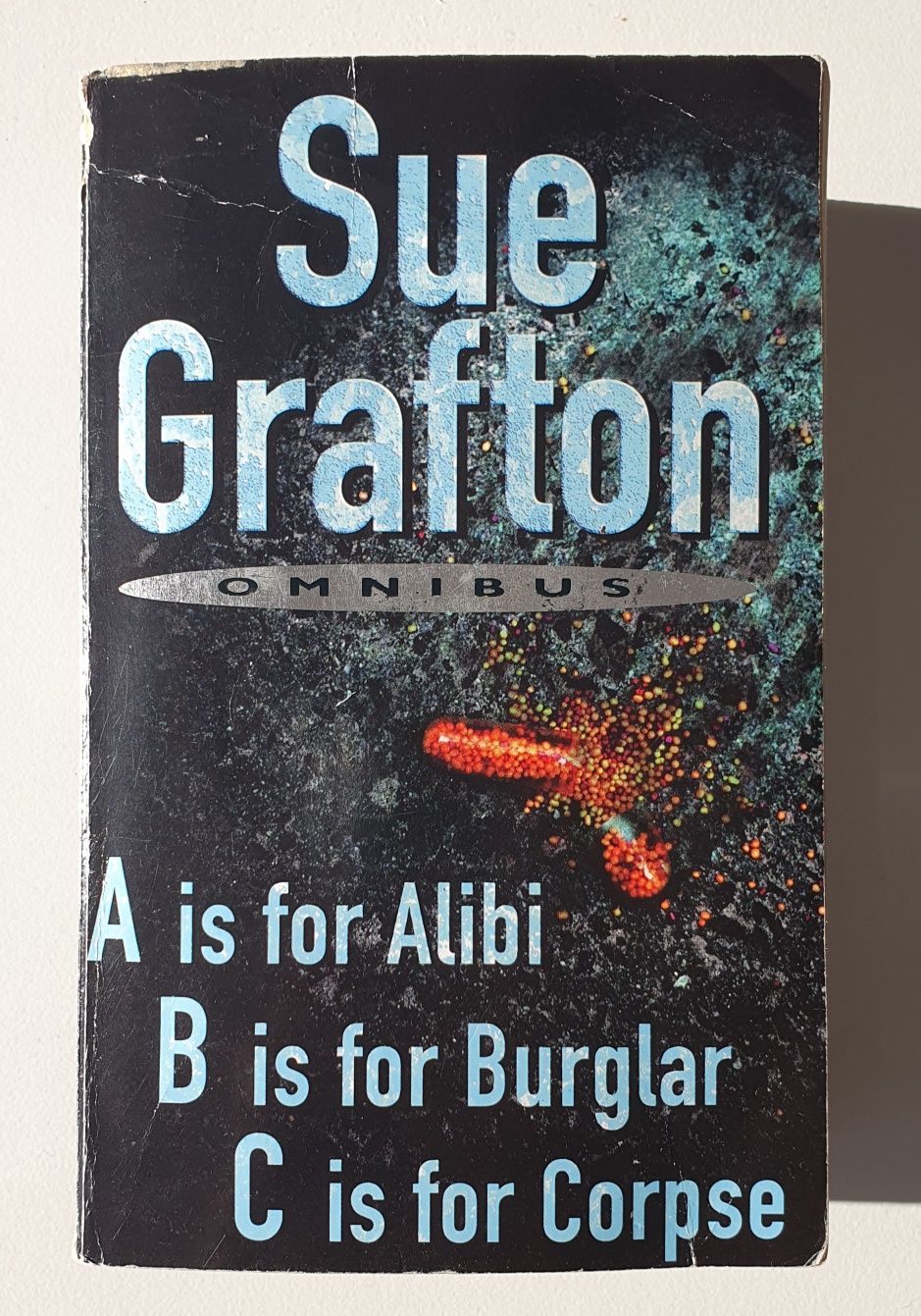 Sue Grafton - Omnibus - 3 ksiązki - A is for Alibi, B is fot Burglar..