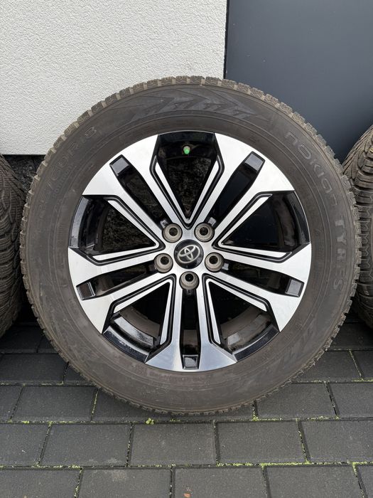 Felgi Toyota Rav4 + 2 opony letnie