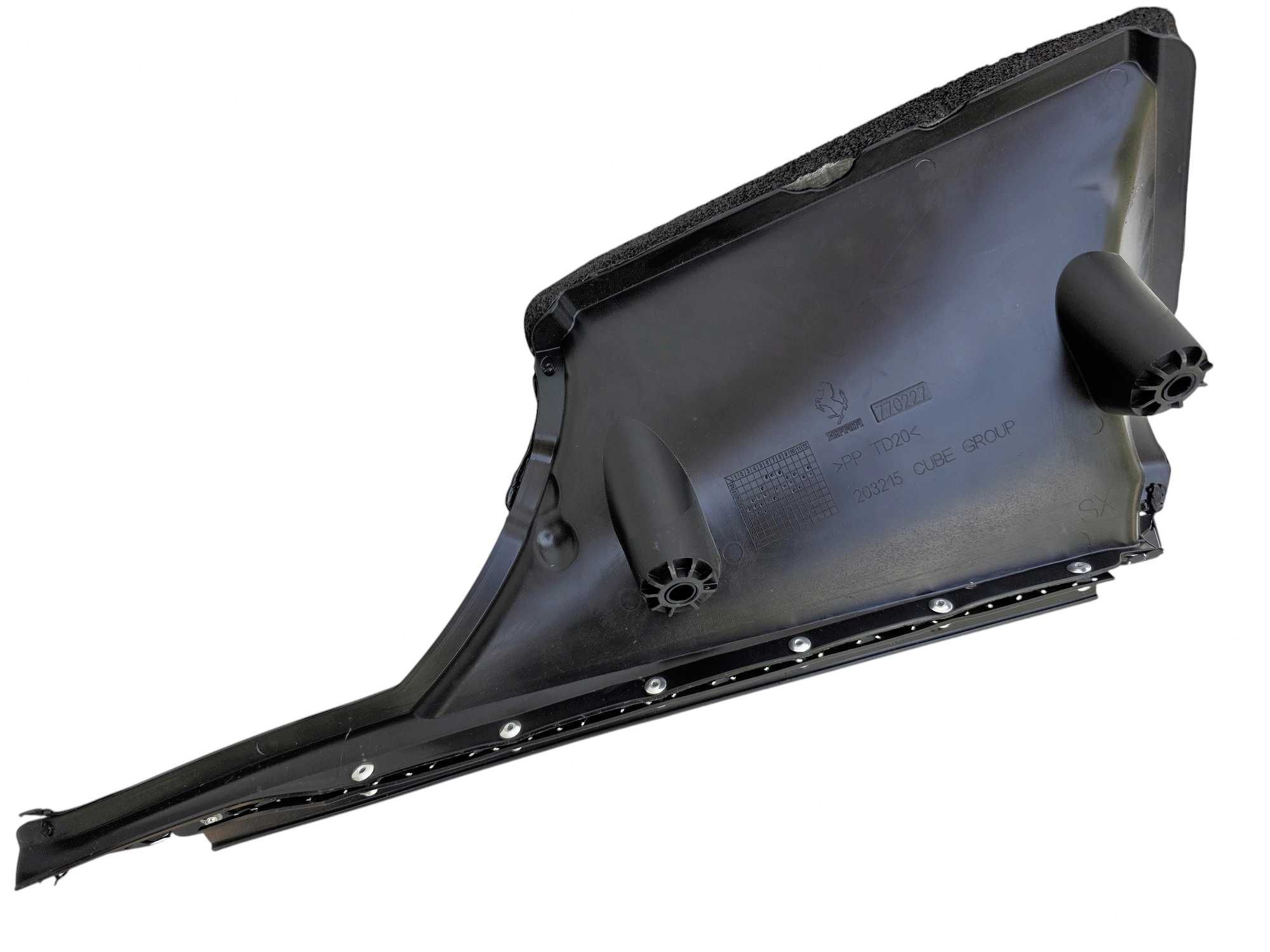 Ferrari 296 - wlot dolot kanał kierownica powietrza kratka tylna tył L
