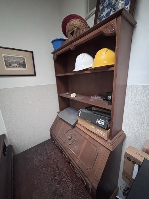 Secretária antiga com estante – madeira maciça entalhada