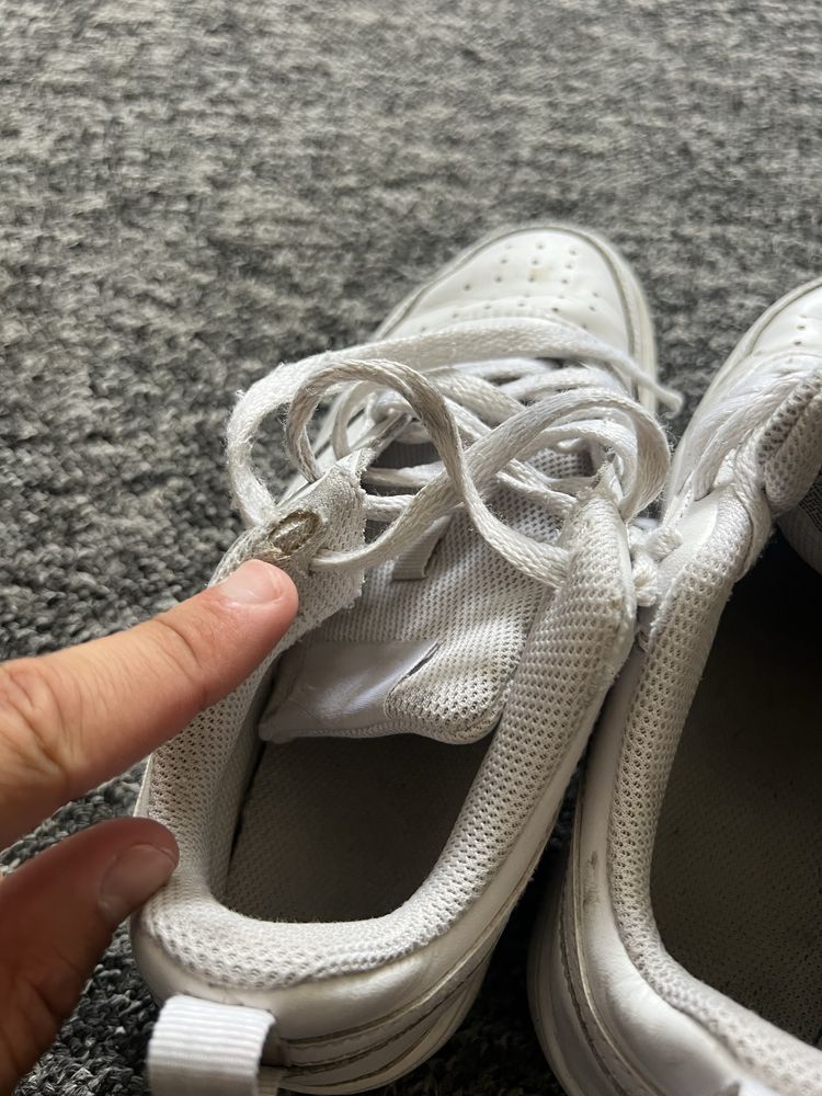 sprzedam biale nike